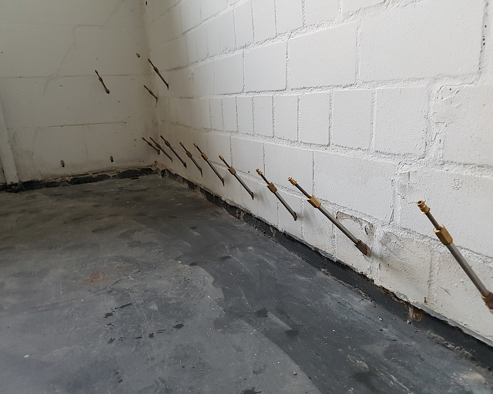 Von MaNos Abdichtungstechnik installierte nachträgliche Horizontalsperre im Altbau