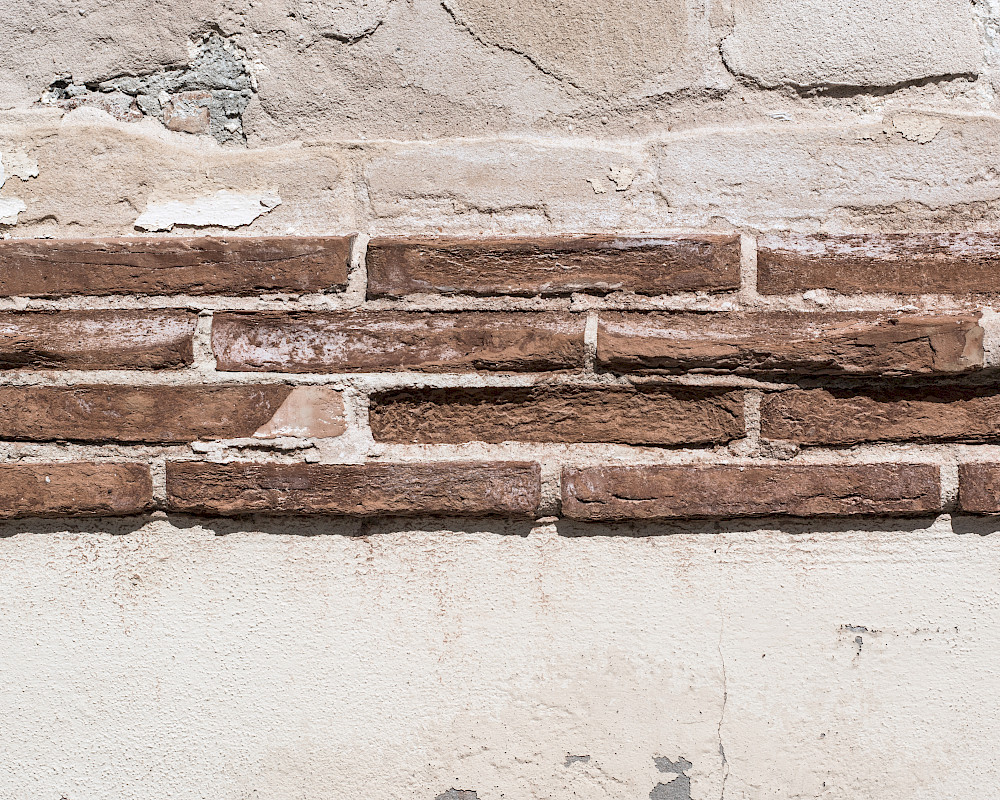 Verschiedene Mauerwerke und Wandtexturen zeigen die Wichtigkeit einer individuellen Abdichtungslösung