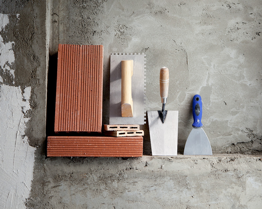 Materialien und professionelle Werkzeuge, die bei MaNos Adbcithungstechnik zur Bausanierung verwendet werden Materialien und professionelle Werkzeuge, die bei MaNos Adbcithungstechnik zur Bausanierung verwendet werden